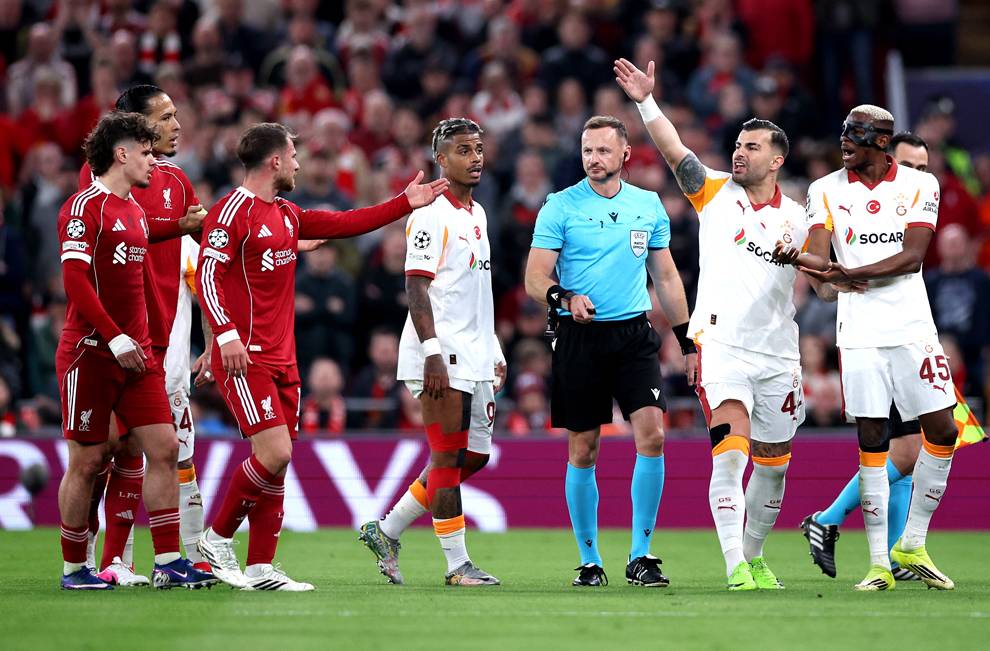 Okan Buruk: Dünyanın en kötü hakemi maçı yönetti!