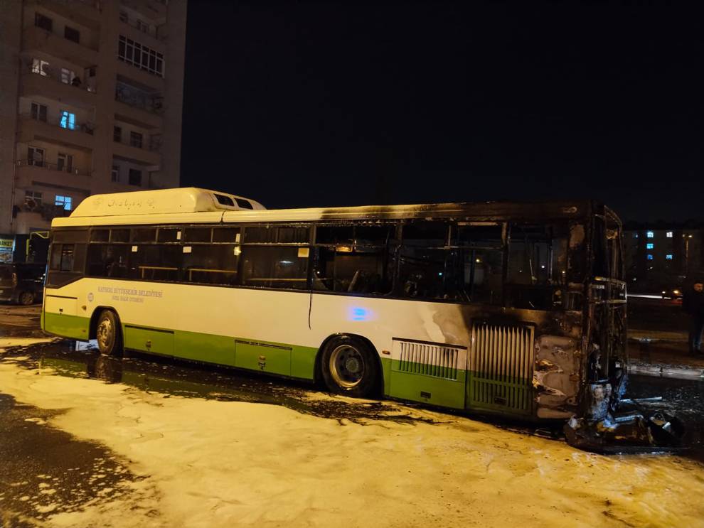 Kayseri'de seyir halindeki özel halk otobüsü yandı!