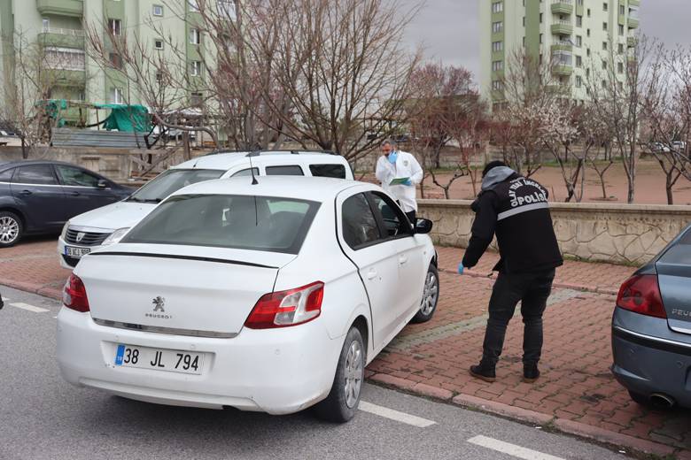 Kayseri'deki kavgada araçlar kurşunlandı!