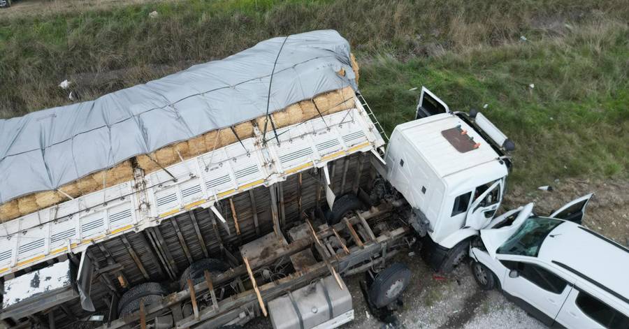 Kamyon ve tankerin karıştığı kazada faciadan dönüldü!